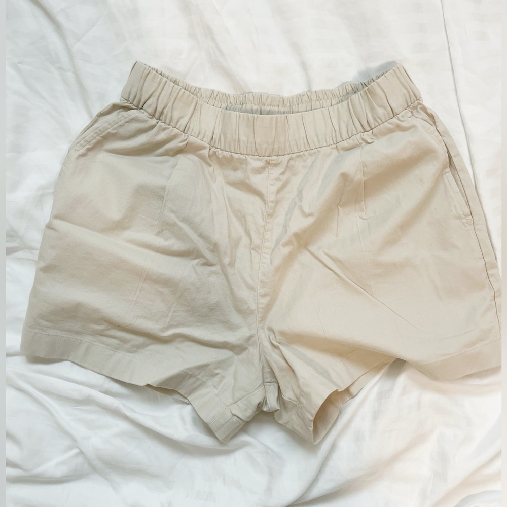Uniqlo cream cotton easy shorts